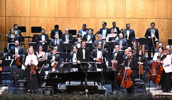 La Orquesta Filarmónica del Desierto de Coahuila durante la gala con la que inauguró su Temporada 2026 en el Teatro de la Ciudad Fernando Soler.