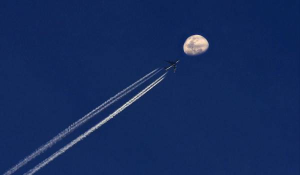La luna ilumina la noche saltillense en una serie de imágenes que revelan su magia y quietud.