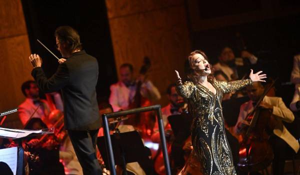 Claudia Gutiérrez, voz y alma del espectáculo guió al público en el emotivo musical.