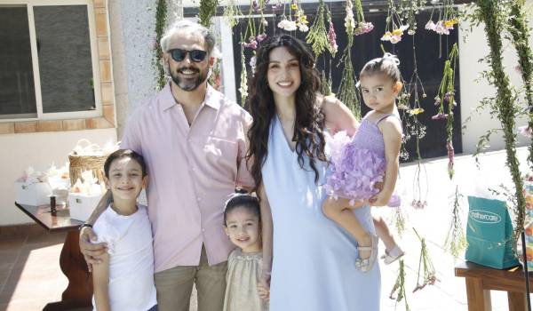 Ángel e Ivonne con sus hijos, José Ángel, Ana Julia y Elena Vidal.