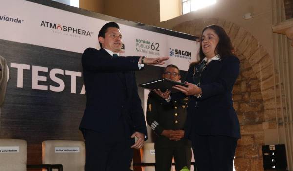 Eduardo Aldape Cavazos tomó protesta a los integrantes de su consejo directivo.