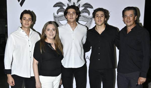 Ricardo Ruiz, Adriana Almanza, Alejandro, Eduardo y Ricardo Ruiz.