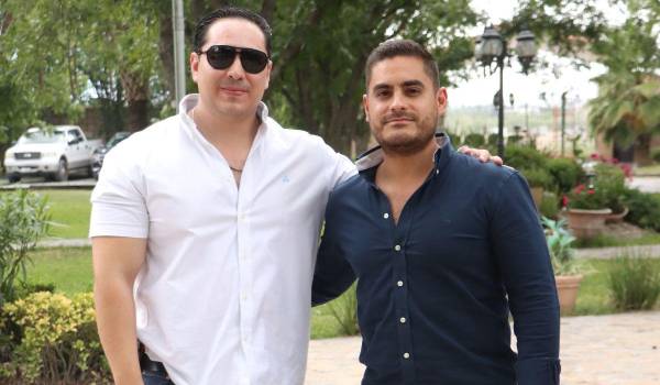 Carlos Flores con Gerardo Blanco, su cuñado.