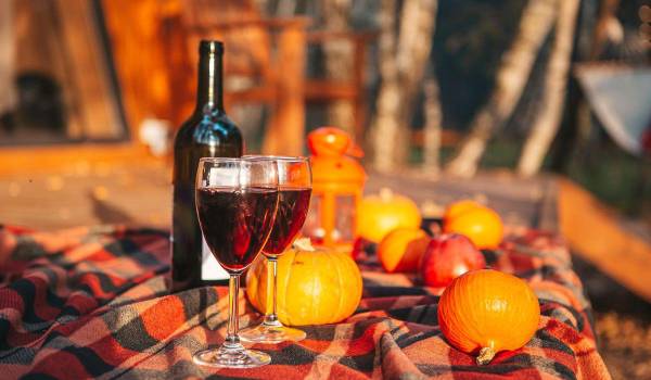 El influjo de la luna guía la vid y realza los matices del vino en cada fase lunar.