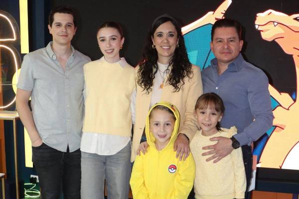 Alejandro con su familia, Alfonso Sepúlveda, Ana Sofía Garza, Patricia Treviño, Luis Garza y Ángela Garza.