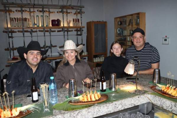 Enrique Tristán, Ana Sofía García, Ana Sofia Garza y Juan Garibay.