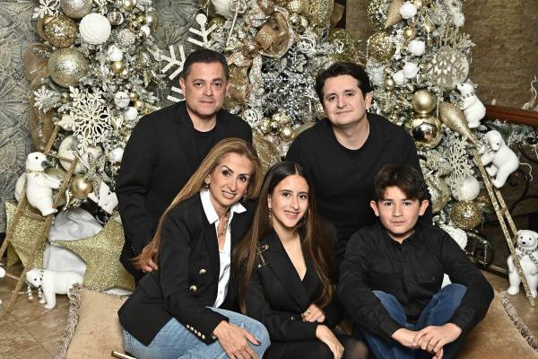 La familia Güitrón Richards compartiendo la Navidad como un espacio de amor, tradición y recuerdos que se heredan de generación en generación.