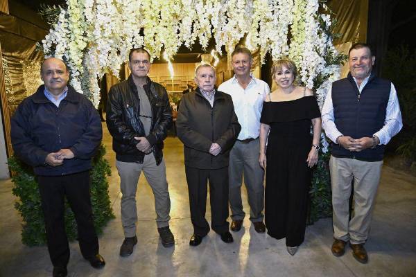 Héctor con sus hijos Hilario, Alberto, Héctor, Alicia y Rodrigo Valle Dávila.