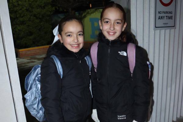 Victoria y Elena Valdez.