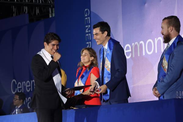 La ceremonia se llevó a cabo entre un ambiente emotivo.