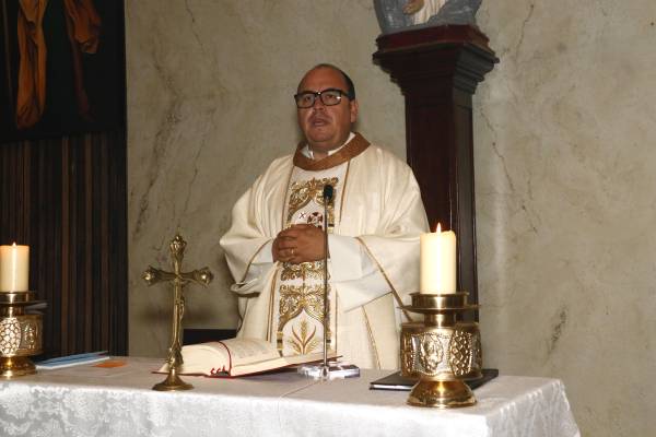 El párroco Luis Fernando Morales Perales ofició la misa.