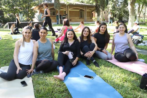 Analú Marín, Gaby Franyutti, Cynthia Cortés, Gaby Narro, Linette Narro y Paloma Valdés.