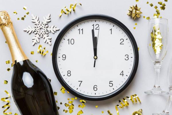 El brindis de Año Nuevo simboliza celebración y nuevos comienzos, pero también invita a reflexionar sobre el consumo responsable de alcohol.