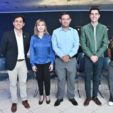 David Reyna, Nora Sarmiento, Edber Galindo, Adrián González y Karina Medrano.