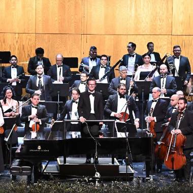 La Orquesta Filarmónica del Desierto de Coahuila durante la gala con la que inauguró su Temporada 2026 en el Teatro de la Ciudad Fernando Soler.