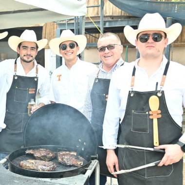 Berny Vázquez, Edgar Vielma, Chuy Coss, Cris Cabello, Gerardo Múzquiz y Eloy Álvarez.