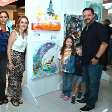 Ricardo Moreno, Mónica y Cynthia Robles, Paulina, Lucas y Héctor de León.