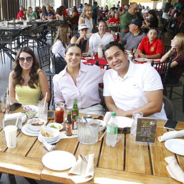 Eduardo Osorio, Narda Dávila, Aída Cárdenas, Ana Cris Fernández y Toño Dávila.