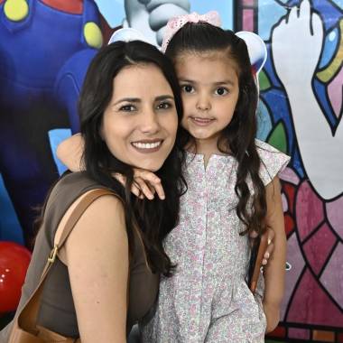 Elva Puente y Constanza Berlanga.