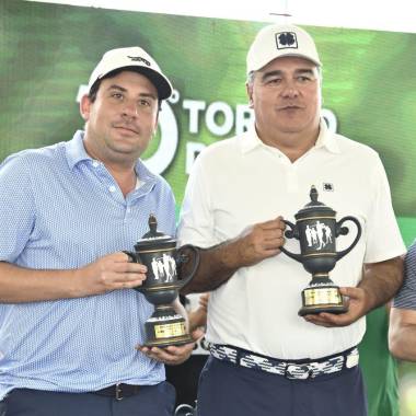 Daniel José Valdés, Oscar Valdés Treviño y Ricardo Villarreal del Bosque, ganadores del 1° lugar.