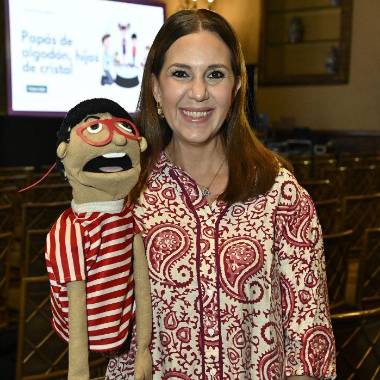Trixia Valle compartió su conferencia “Papás de algodón, hijos de cristal”.