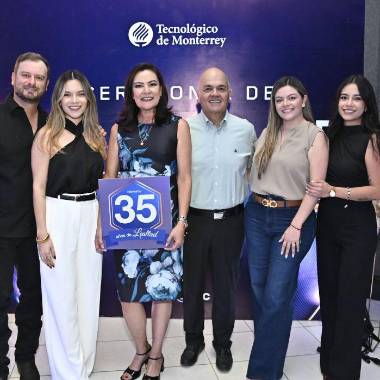 Jaime de la Garza, Alejandra Torres, Gladys Ramos, Jesús, Gladys y Denisse Torres.