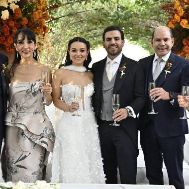 Ana Paula y Juan Pablo con sus padres Caty Ramírez y César Cárdenas, Nany Ornelas y Juan Carlos Noble.