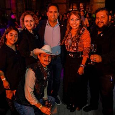 El alcalde Javier Díaz acompañó la velada gastronómica en el corazón de la ciudad.