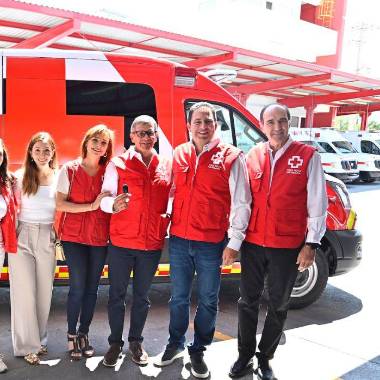 Familia González Lomelí con Javier Díaz, José Antonio Rodríguez y Sergio Pérez.