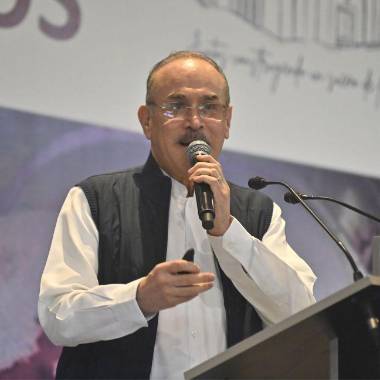 Dr. Ricardo Castañón.