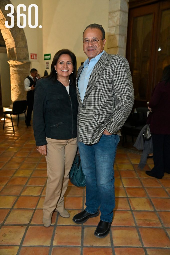 $!Tere Méndez y Arturo Sosa.