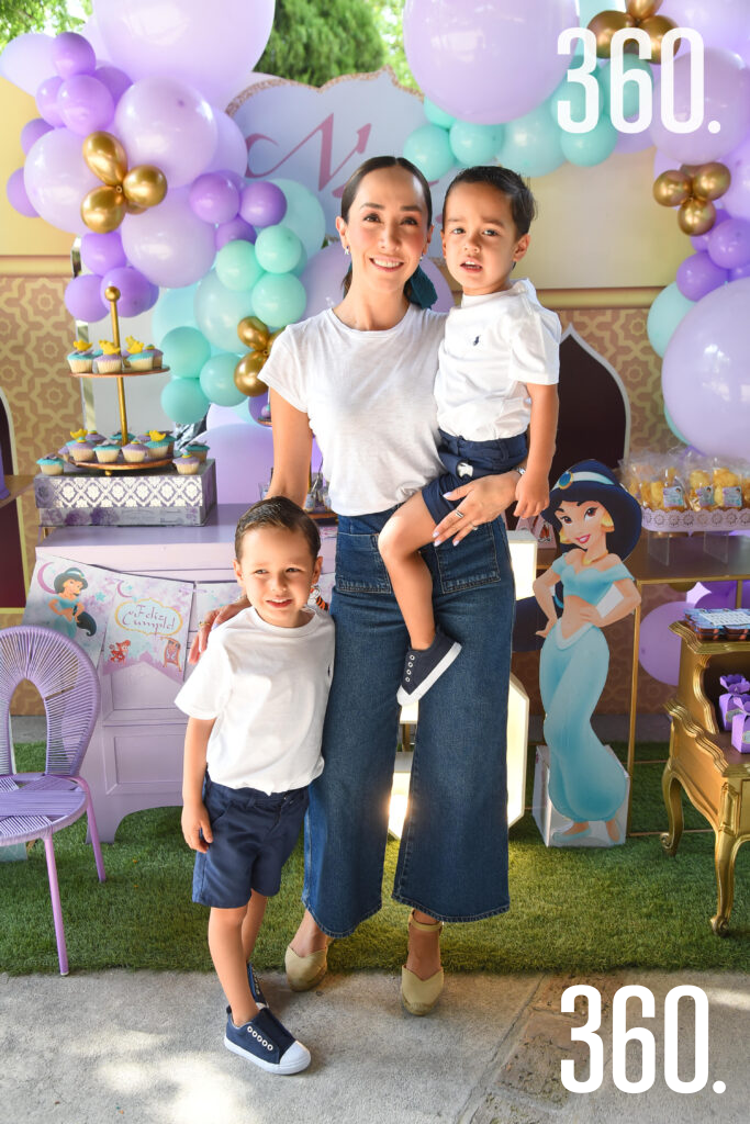 $!Miriam Cárdenas con Braulio y Alejandro López.