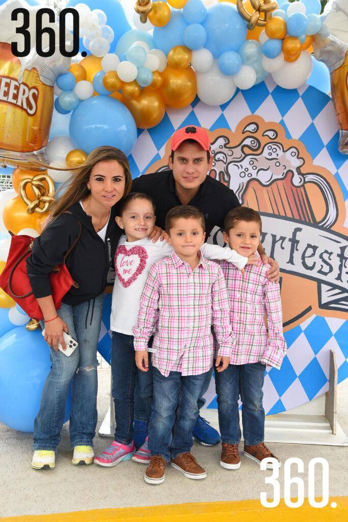 $!Familia De las Fuentes Morales.