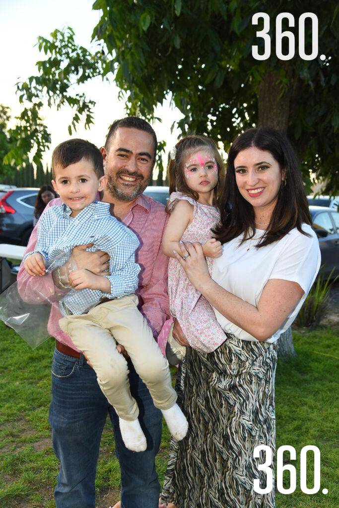 $!Miguel y Eugenia Arizpe Santoscoy con sus papás Miguel Arizpe e Irma Santoscoy