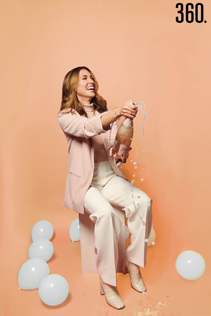 $!MARÍA LÓPEZ: PEACH WISHES FOR 2024