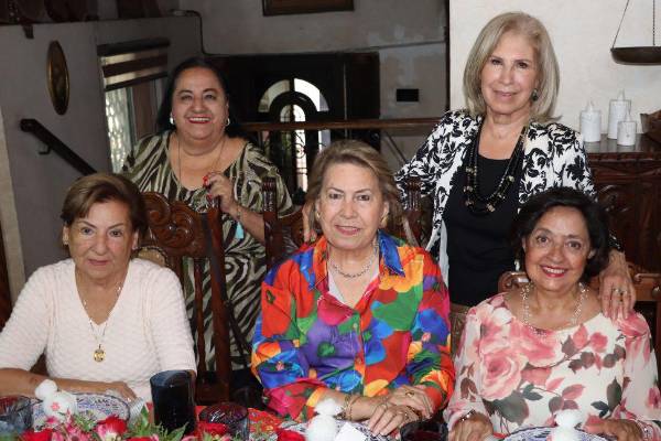 Lupita Verduzco, Rosy Almanza de Morales, Rebeca de Escamilla, Conchita de Valle y Paty Mariscal.