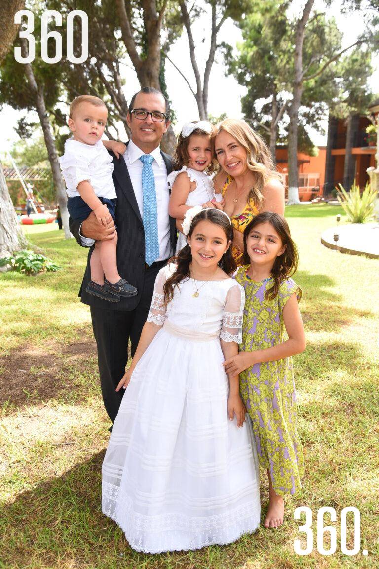 $!María Sofía Mery con su familia.