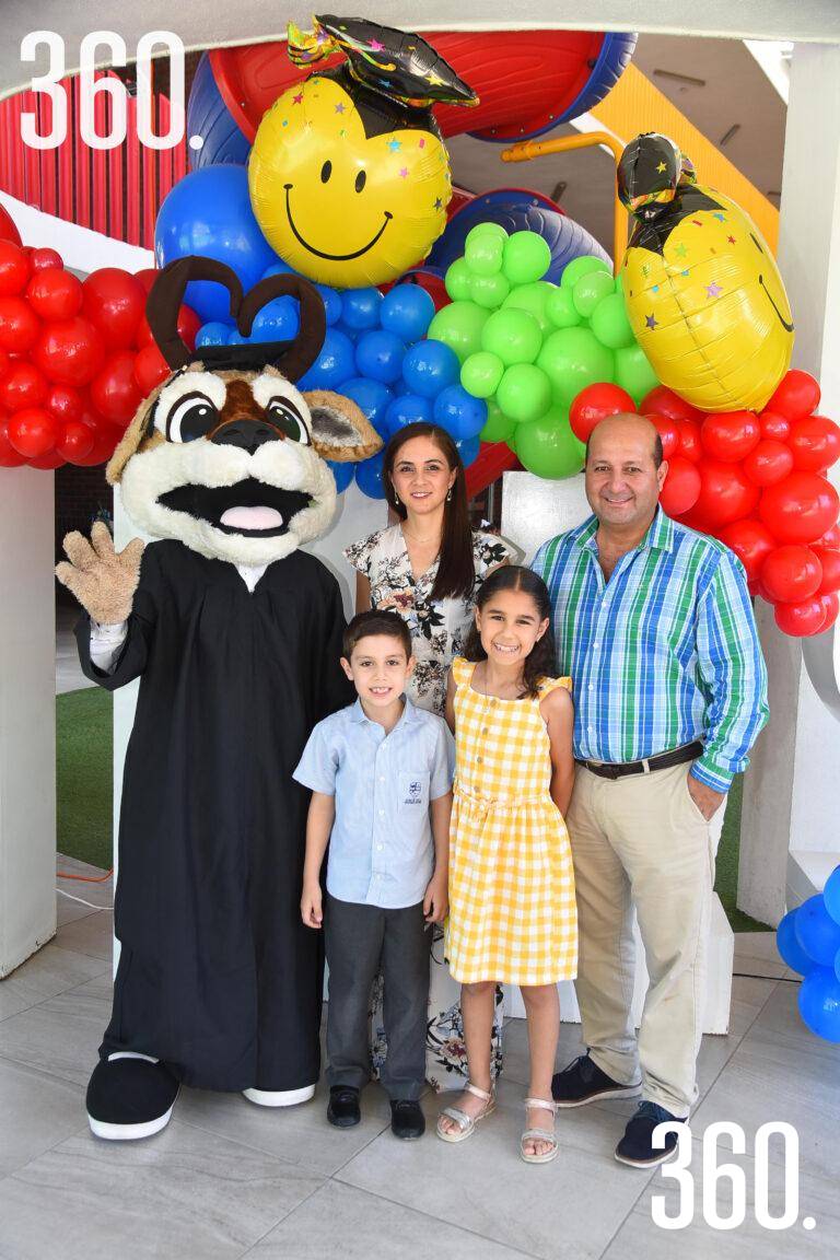 $!Ofelia Valdés y Francisco Soria con Santiago y Camila.