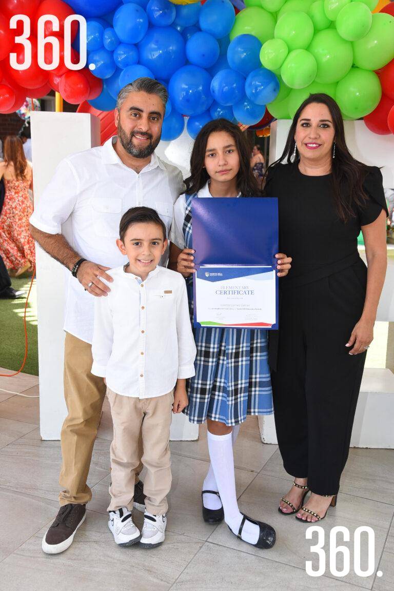 $!Homero Gómez y Laria García con Loretta y Homero Gómez.