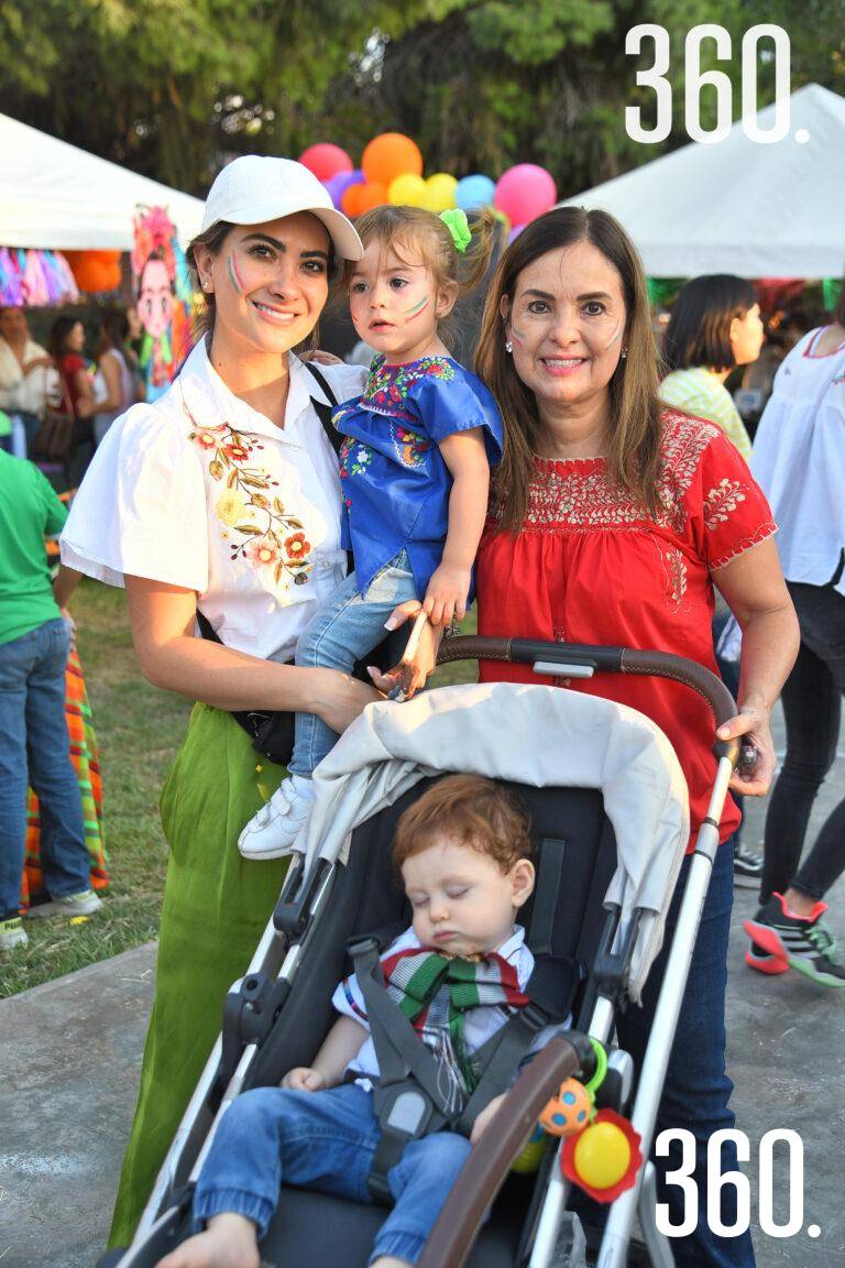 $!Sofía González, Macarena López, Rocío Alvarado de Chapa y Leonardo González Chapa.