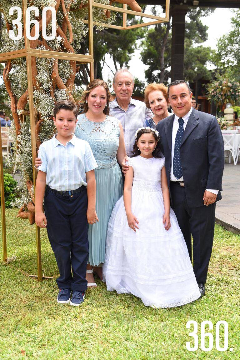 $!María Ximena con su familia.