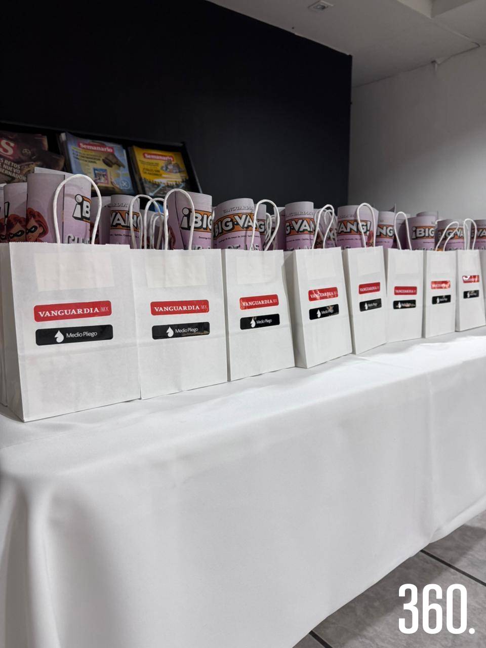 $!Kits de agradecimiento entregados a los alumnos.
