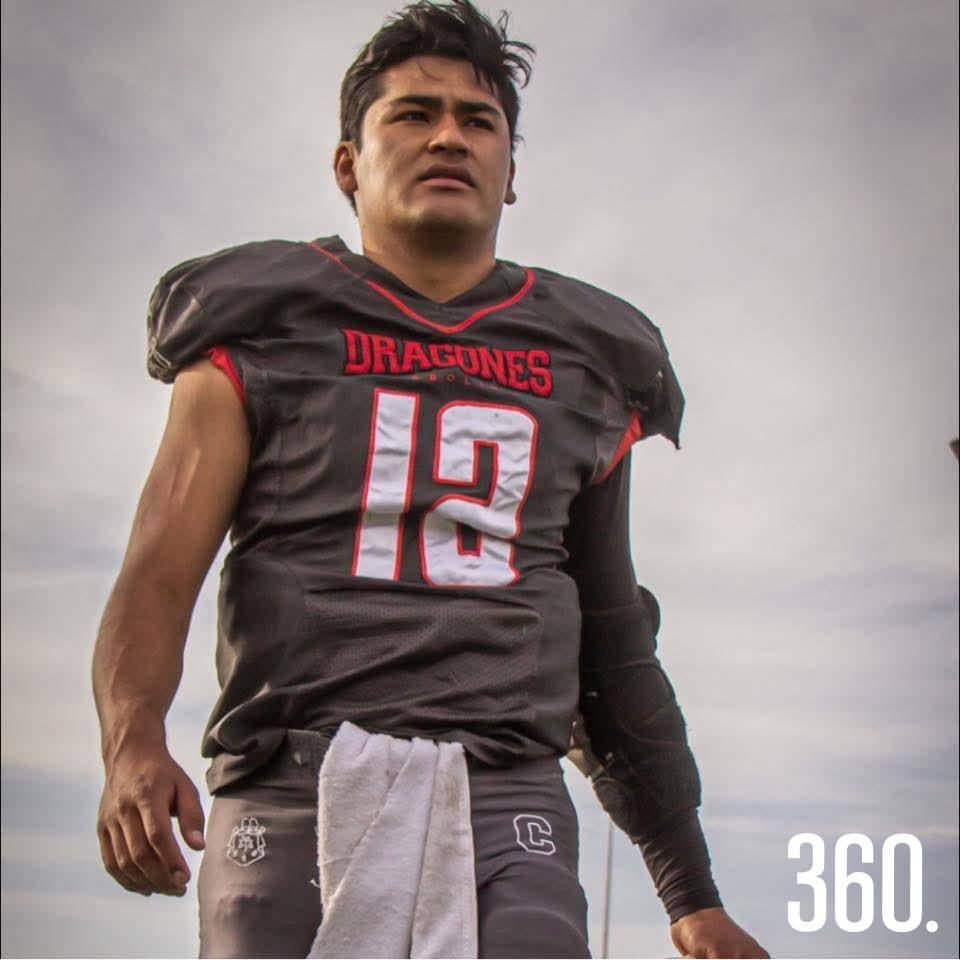 $!Salvador Reyes, jugador de futbol americano, seguidor de Pats.