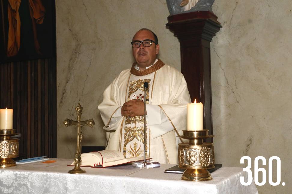 El párroco Luis Fernando Morales Perales ofició la misa.