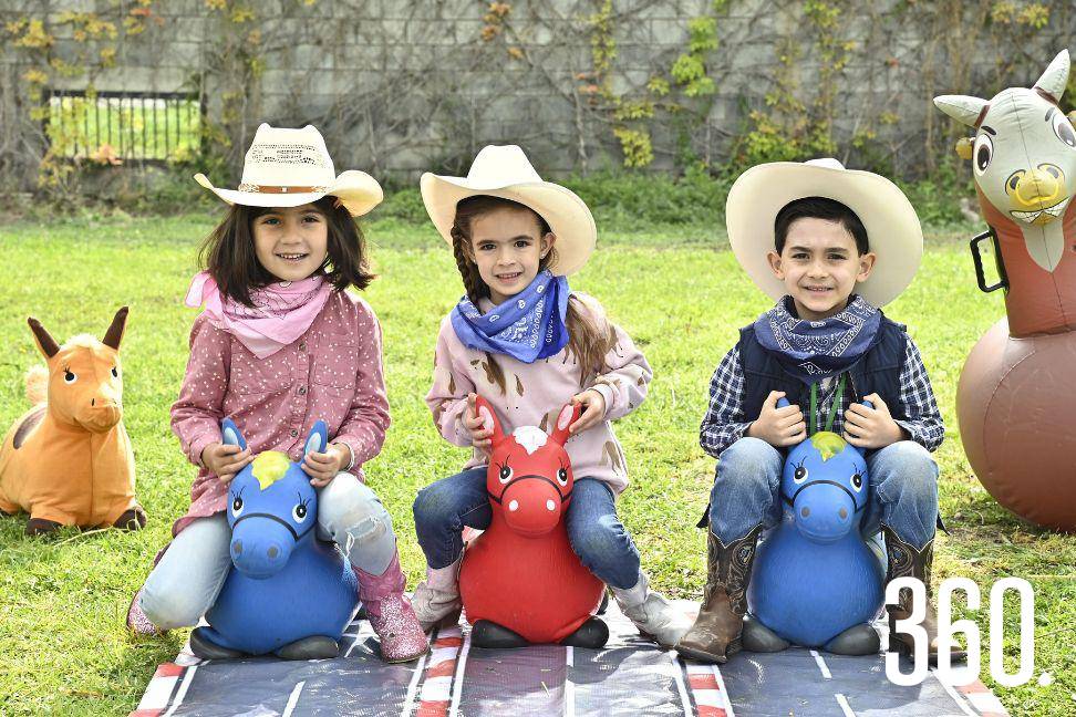 Constanza Pacheco, Valentina de la Peña y José Juan Cabello.
