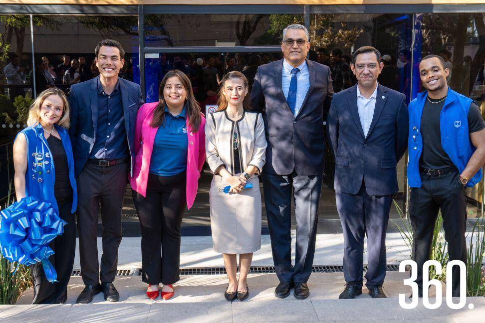 Autoridades realizaron el corte de listón.