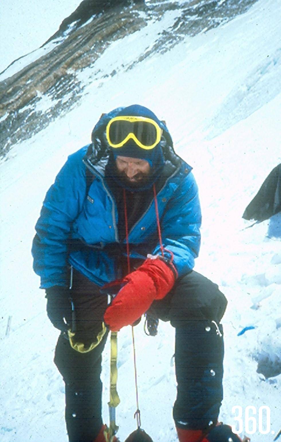 $!Descendiendo del Everest rumbo al Campamento Base. Física y emocionalmente muy lastimado debido a la pérdida de Phu Dorjee y haber perdido casi 20 kilogramos de peso por el esfuerzo realizado.