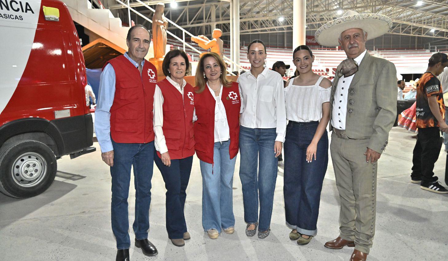 Sergio Pérez, Yoyis Flores de Pérez, Minis Blanco de Dávila, Alejandra, Elena y Leonardo Dávila.