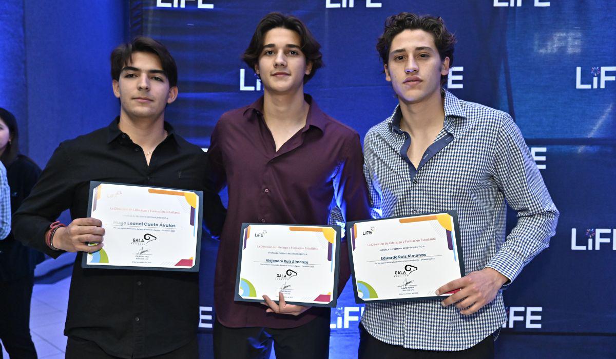 Hugo Leonel Cueto, Alejandro y Eduardo Ruiz.