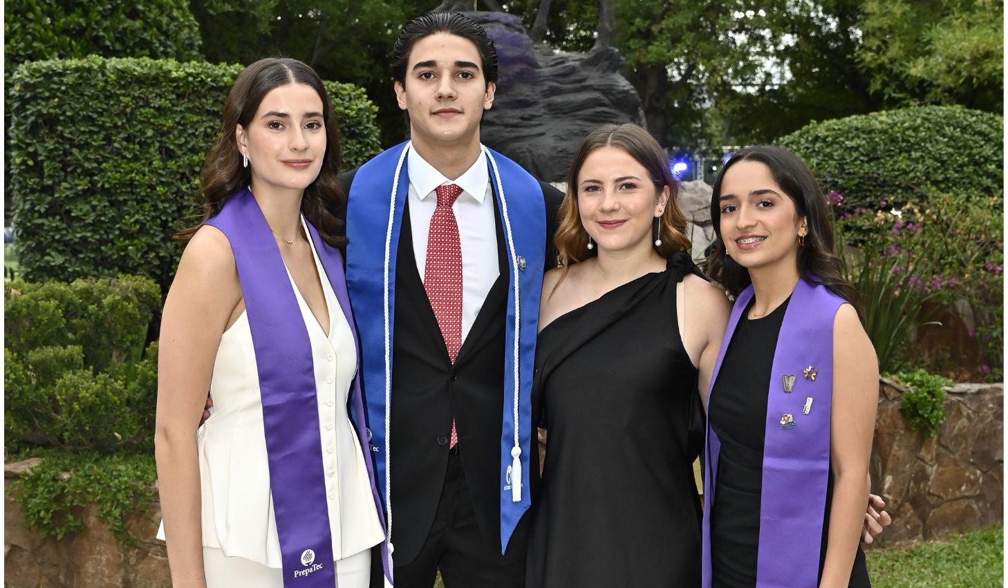 Isabella González, Alejandro Ruiz, Andrea Siller y Mariana García.